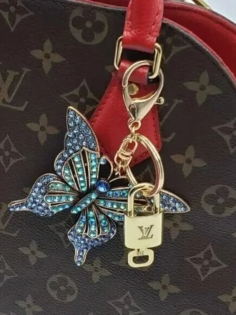 LV Authentic Gold Padlock 🔒 Key Set w/ Unbranded Butterfly Keychain Charm